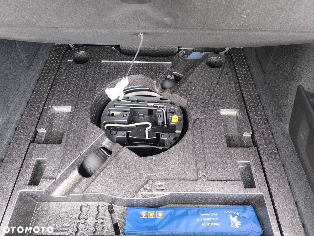 Peugeot 308 BlueHDi 130 Stop & Start Allure Business-Paket - 18