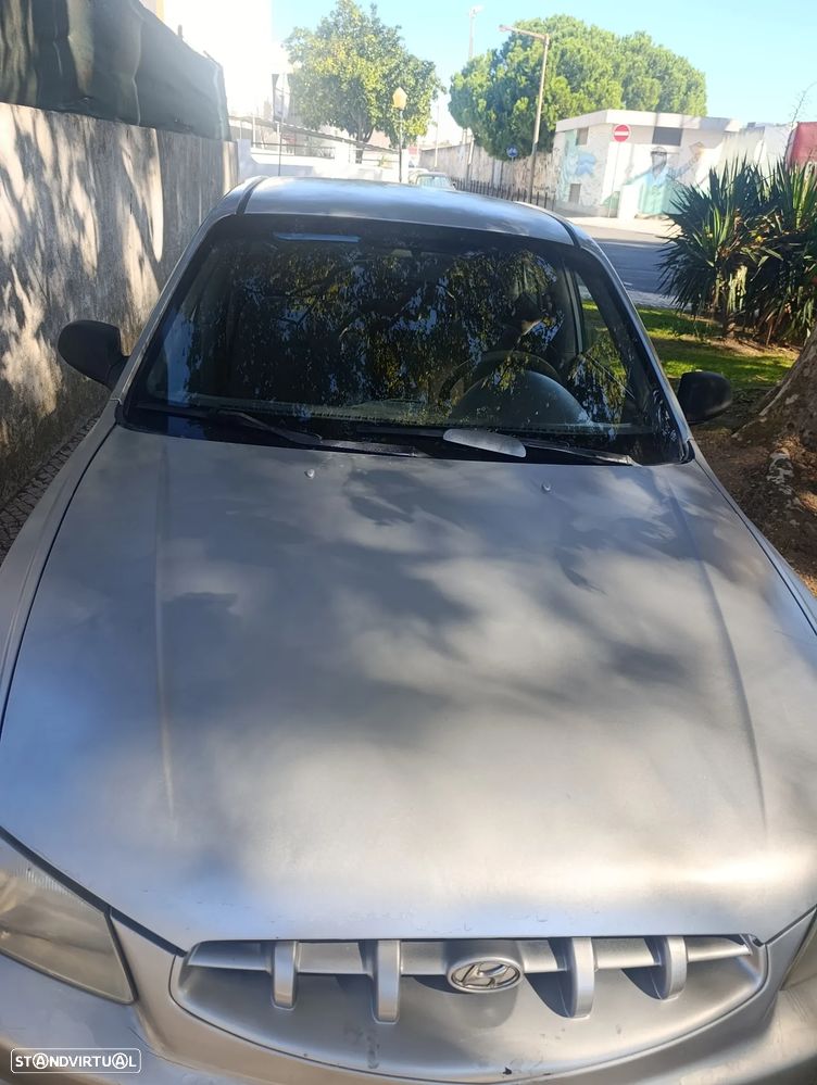 Hyundai Accent - 4