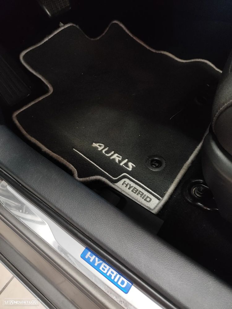 Toyota Auris Touring Sports 1.8 HSD Comfort +P.Techno+P.Sport - 24