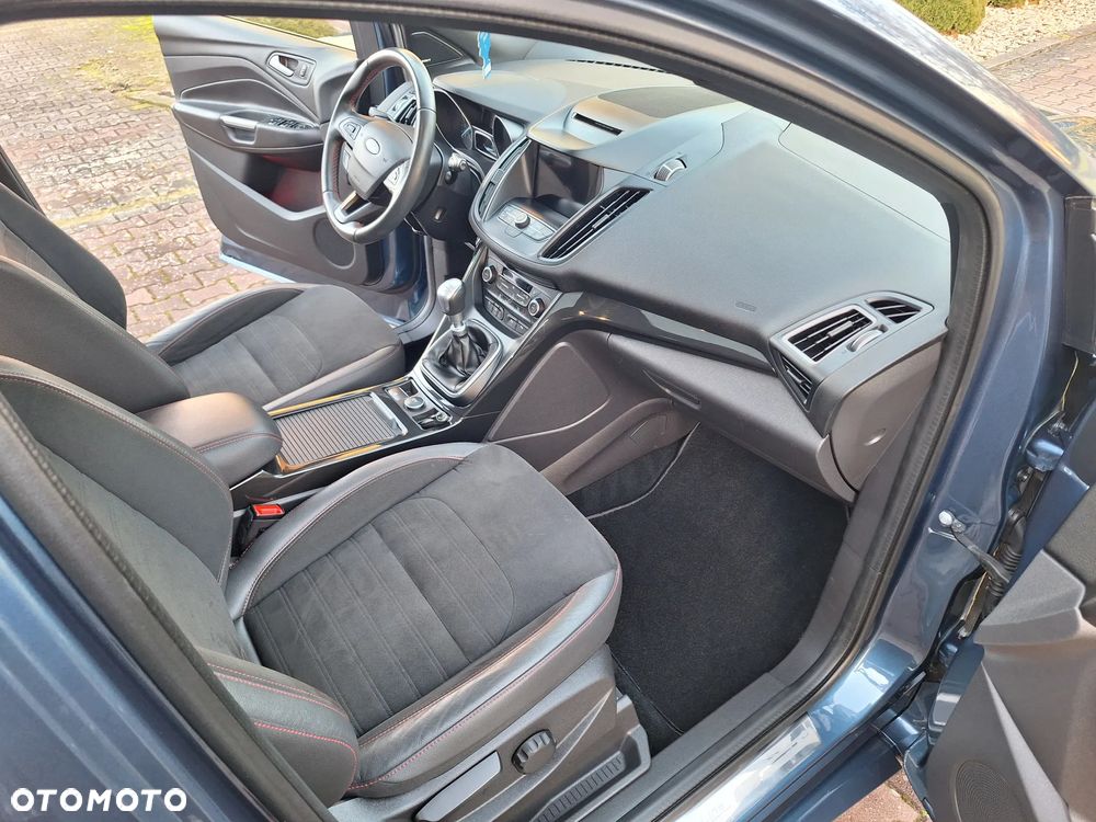 Ford Kuga 1.5 EcoBoost 2x4 ST-Line - 11