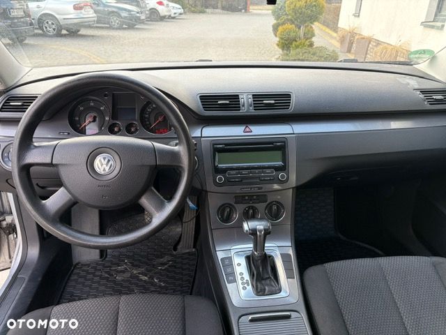 Volkswagen Passat 2.0 TDI DPF DSG Trendline - 11