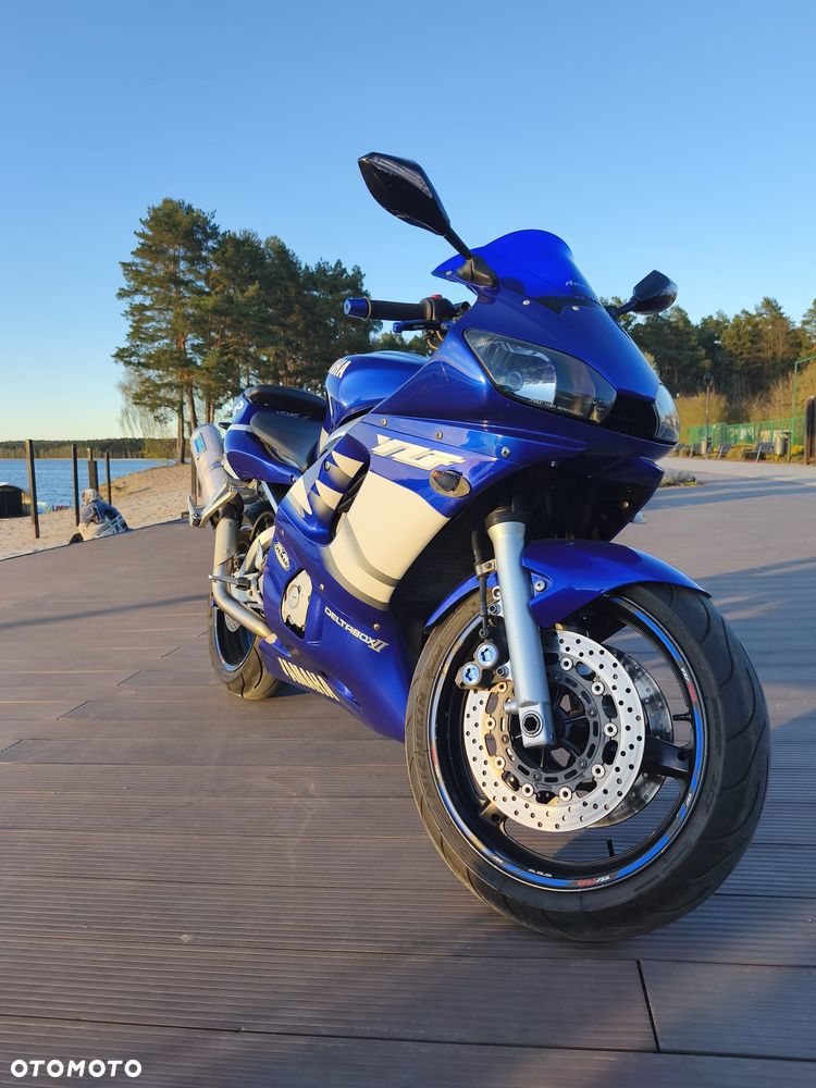 Yamaha R6 - 1