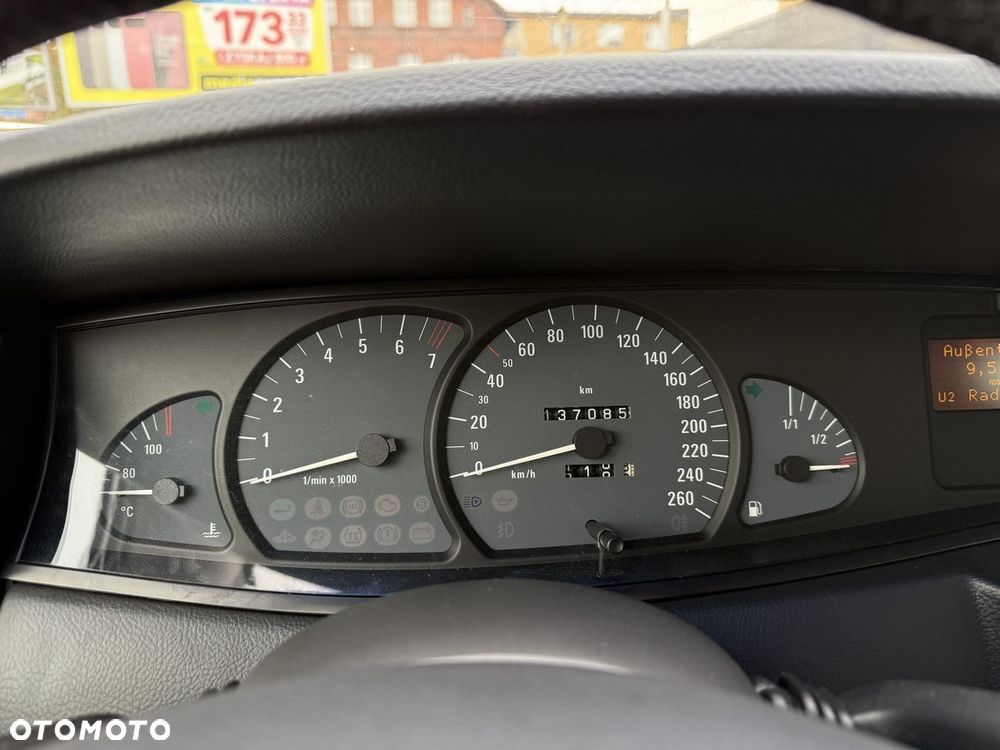 Opel Omega 3.0 Executive - 32