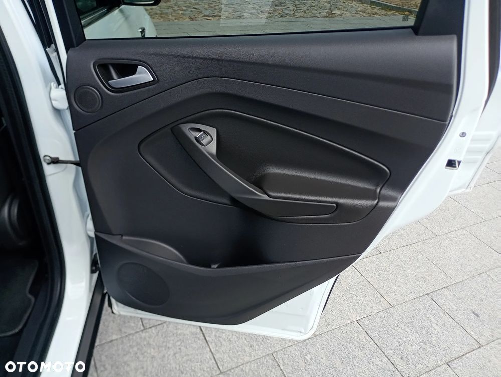 Ford Kuga 1.5 EcoBoost 2x4 Titanium - 27