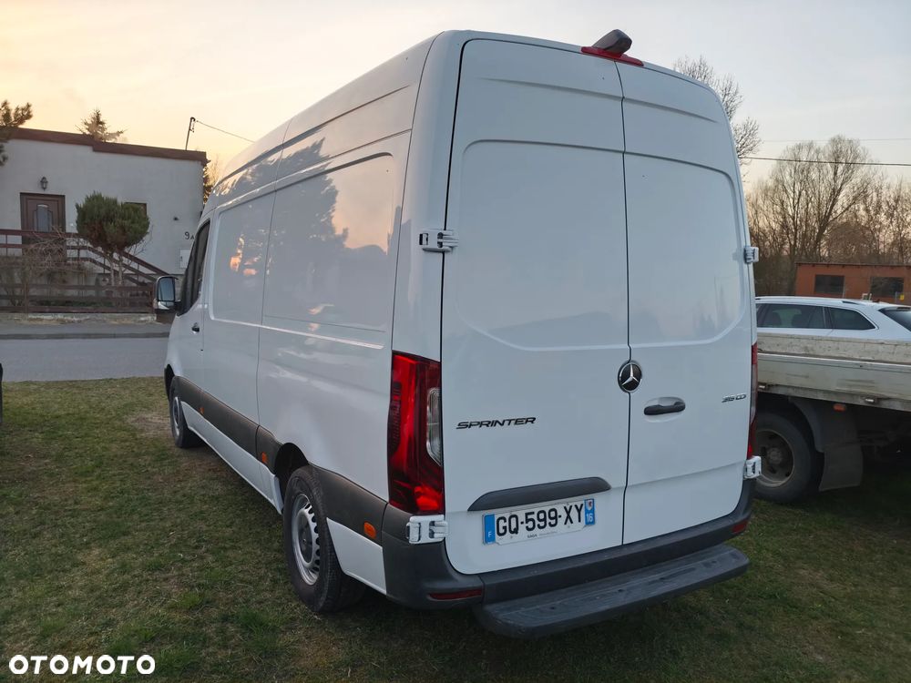 Mercedes-Benz Sprinter - 4
