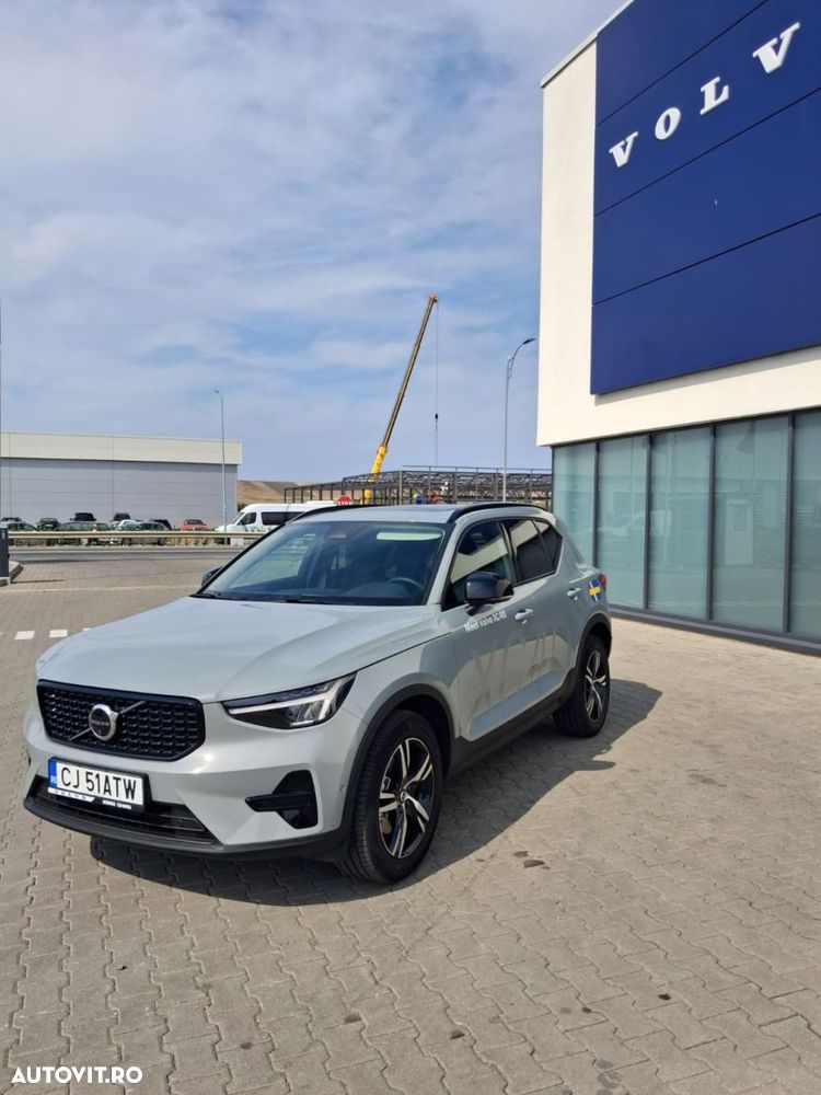 Volvo XC 40 B4 AT FWD MHEV Plus Dark - 2