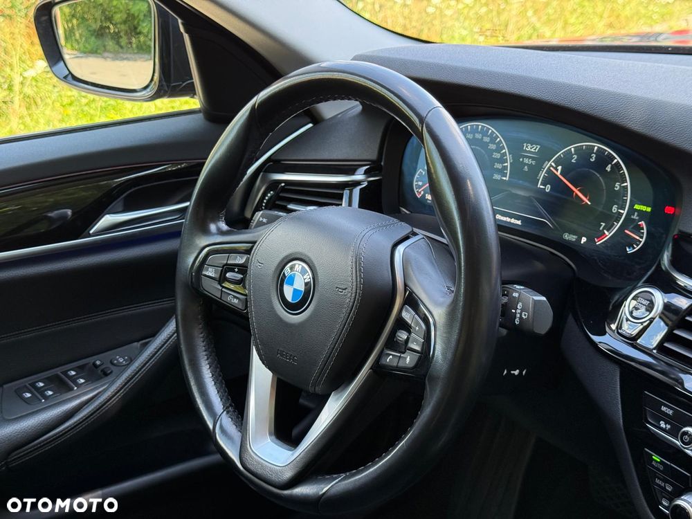 BMW Seria 5 530i Sport Line - 26