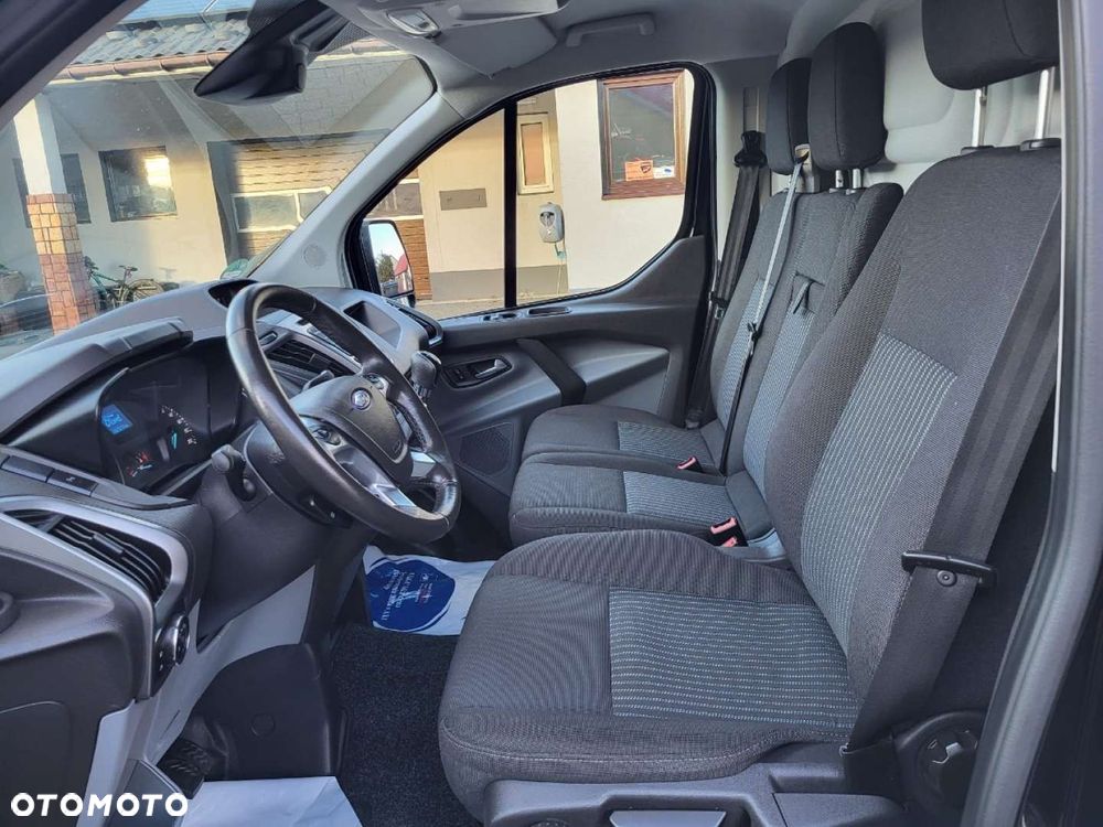 Ford Tourneo Custom - 25