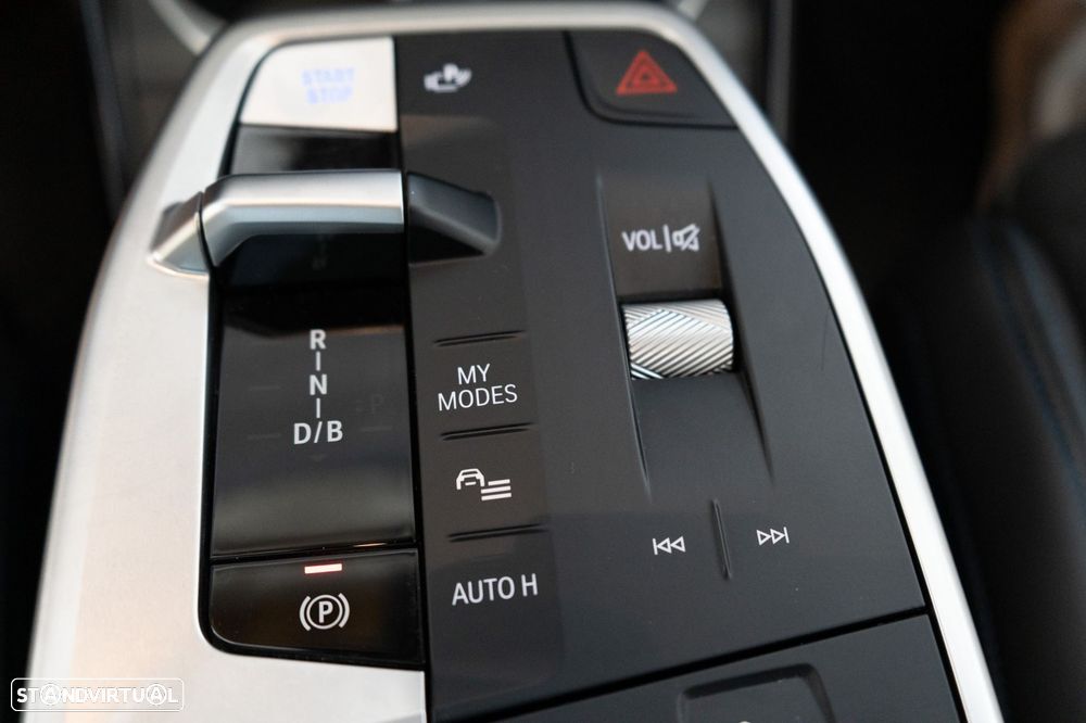 BMW iX2 eDrive20 Pack Desportivo M - 21