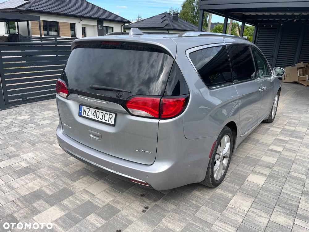 Chrysler Pacifica - 4