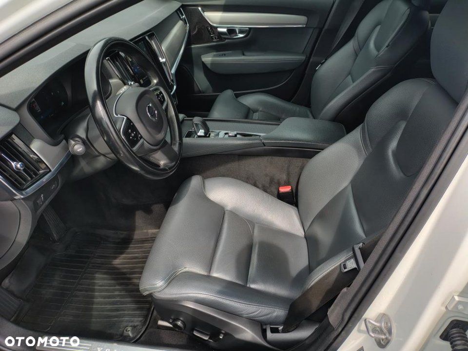 Volvo V90 Cross Country - 16