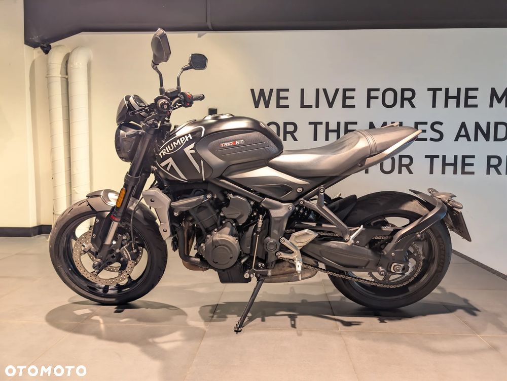 Triumph Trident - 9