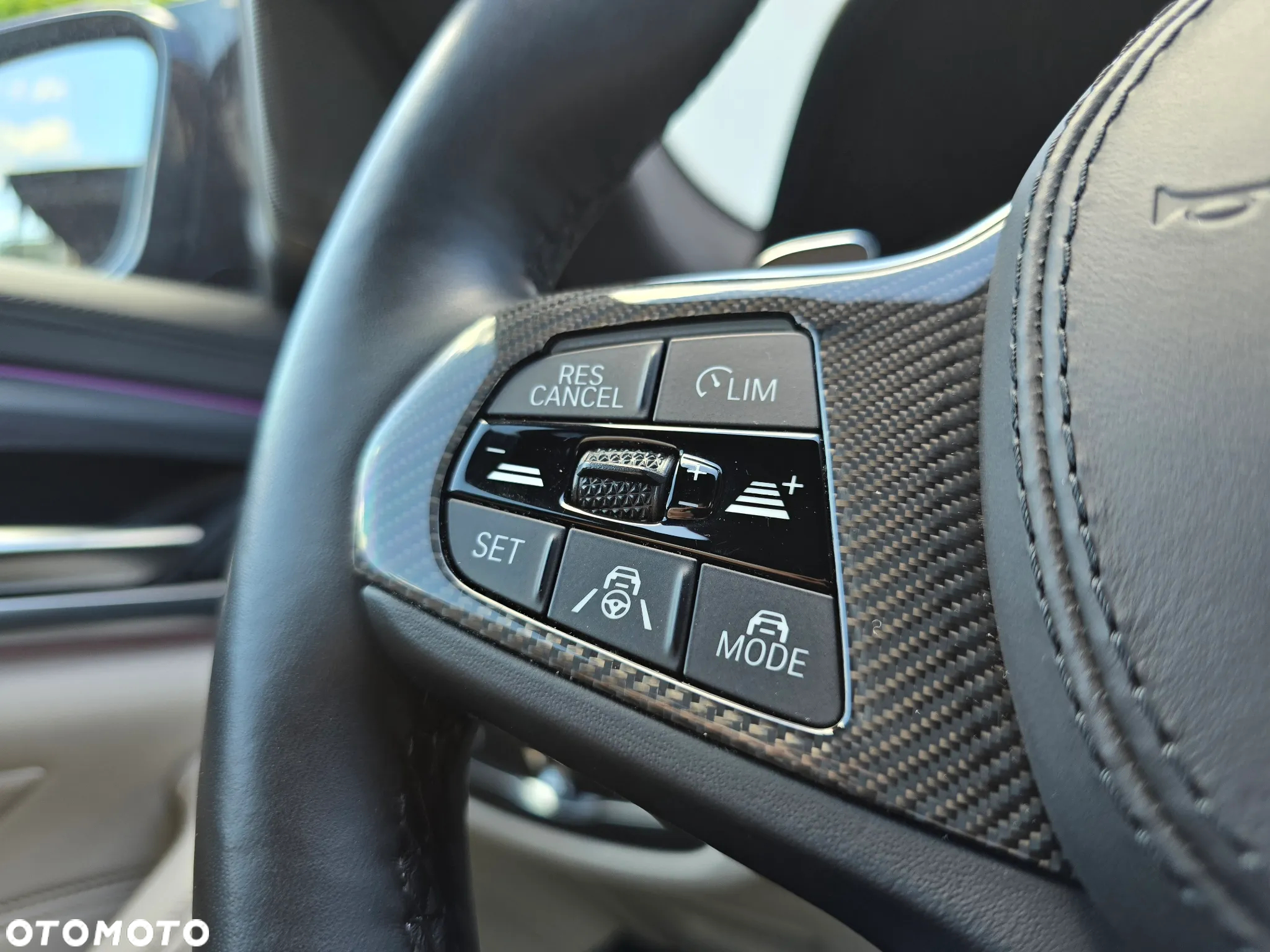 BMW Seria 5 M550i xDrive - 26