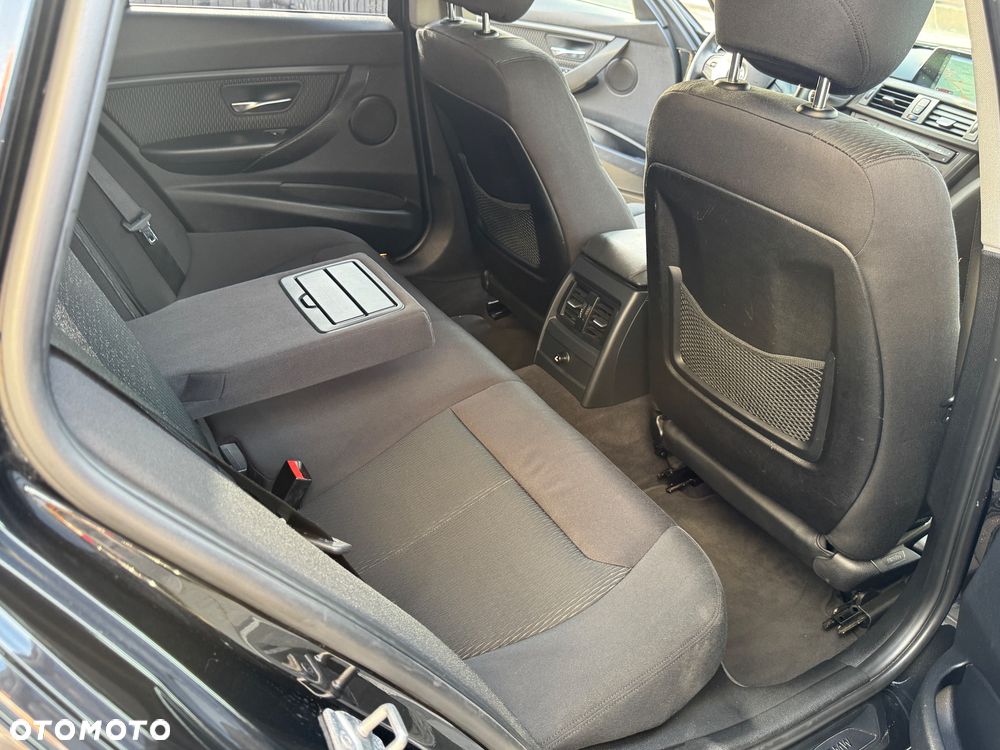 BMW Seria 3 318d xDrive - 11
