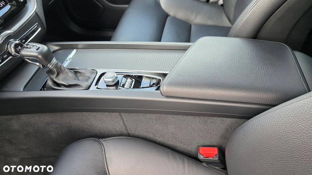 Volvo XC 60 T5 Momentum Pro - 15