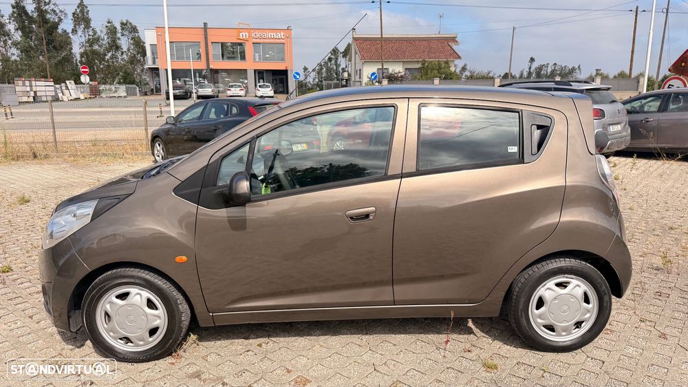 Chevrolet Spark 1.0 L - 8