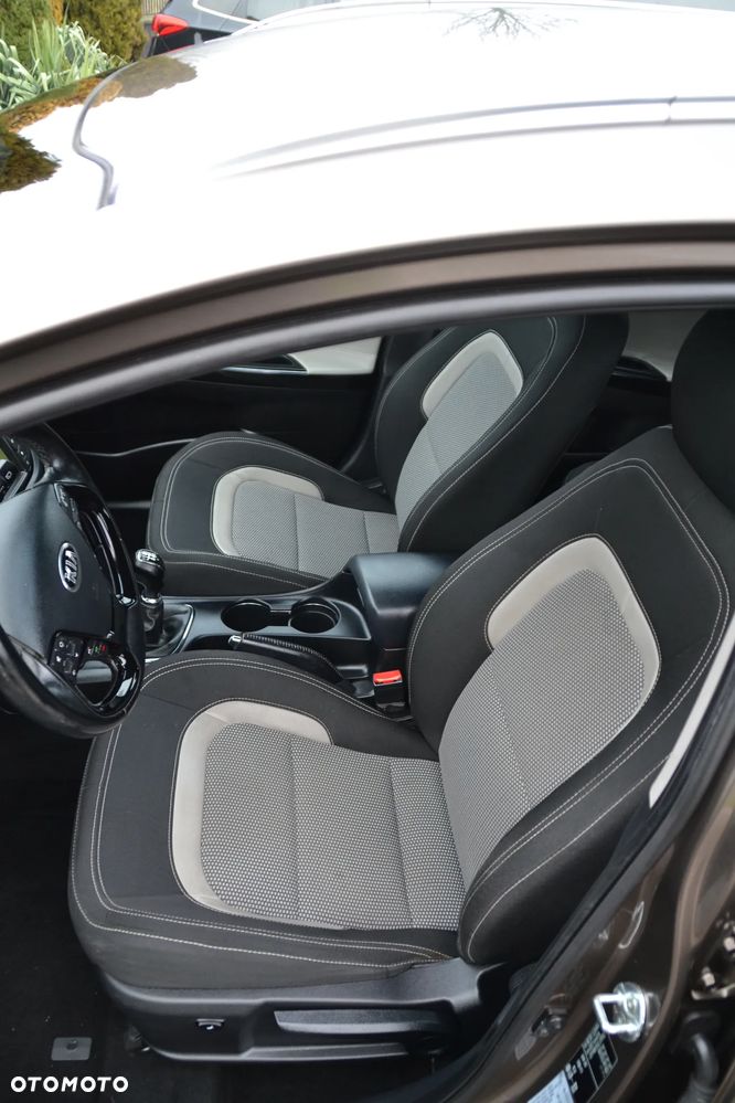 Kia Ceed 1.6 GDI Dream-Team Edition - 23