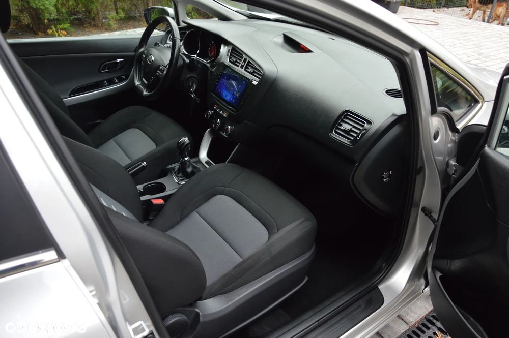 Kia Ceed - 34