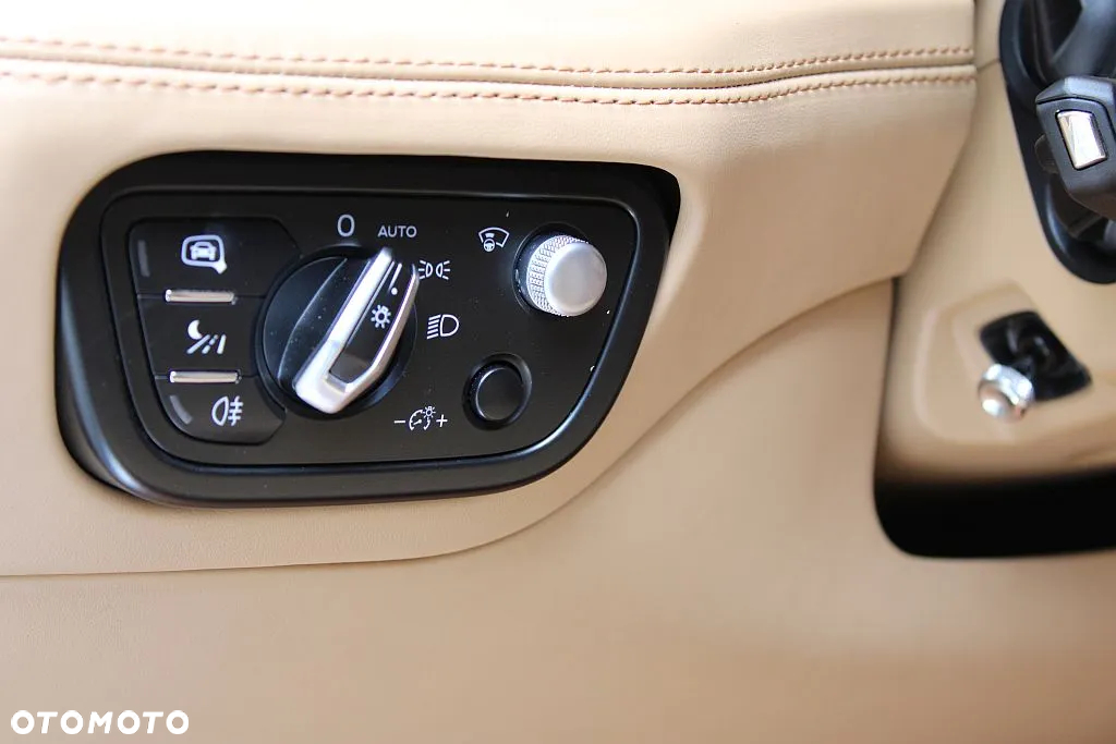 Bentley Bentayga W12 - 17