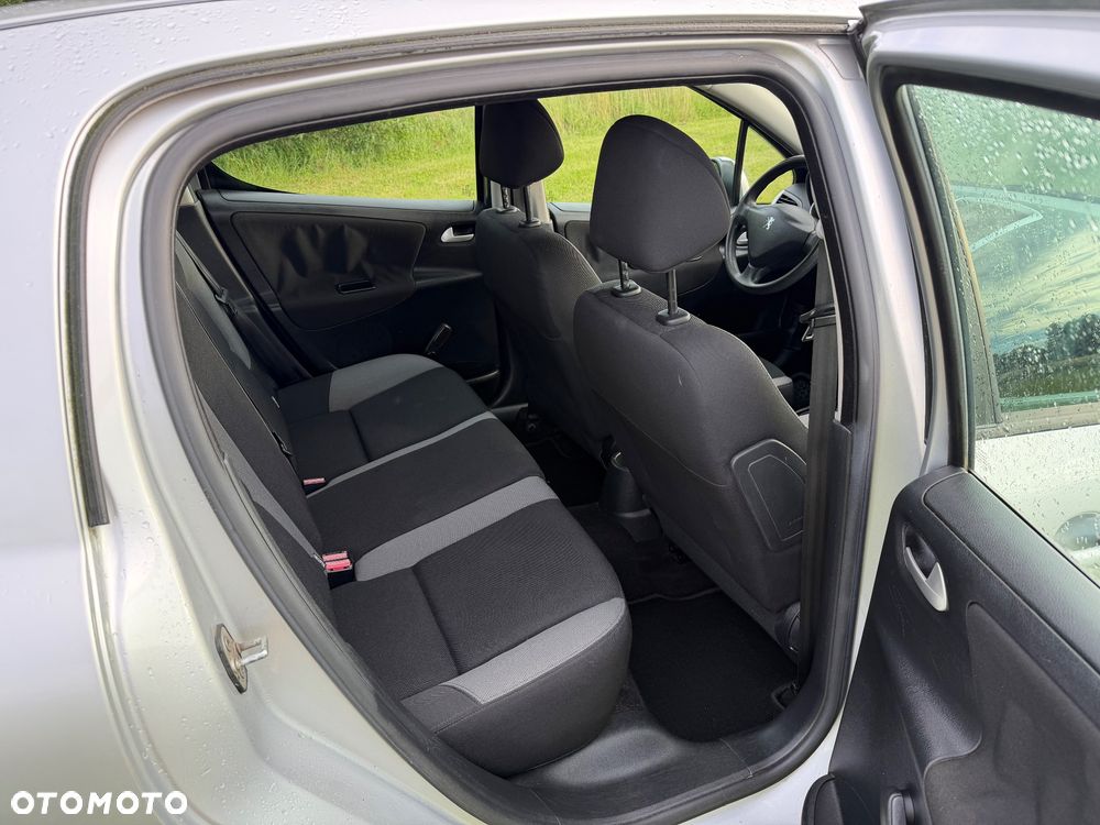Peugeot 207 - 16