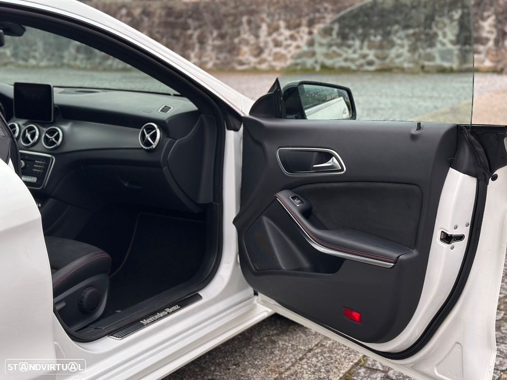 Mercedes-Benz CLA 180 d Shooting Brake AMG Line - 39