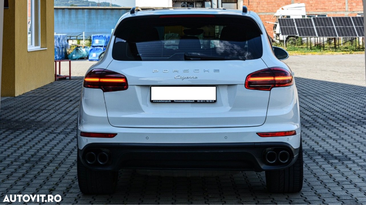 Porsche Cayenne 3.0 L - 6