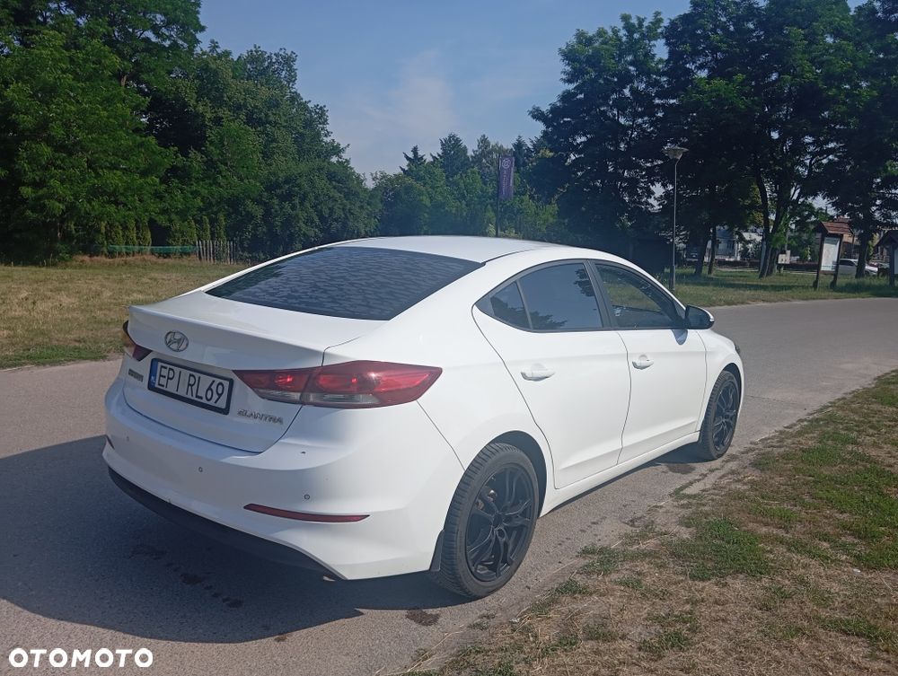 Hyundai Elantra - 4