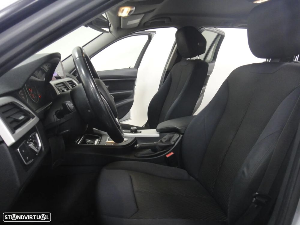 BMW 318 d Auto Exclusive - 12