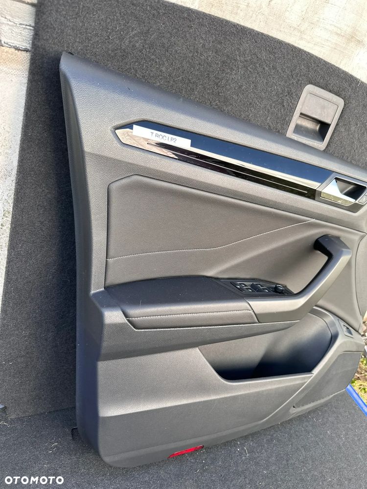 Tapicerka boczek drzwi lewy przód VW T-Roc - 2