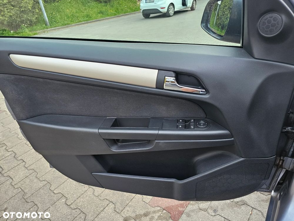 Opel Astra 1.6 Design Edition - 16