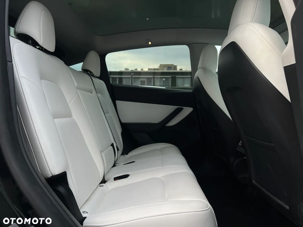 Tesla Model Y - 24