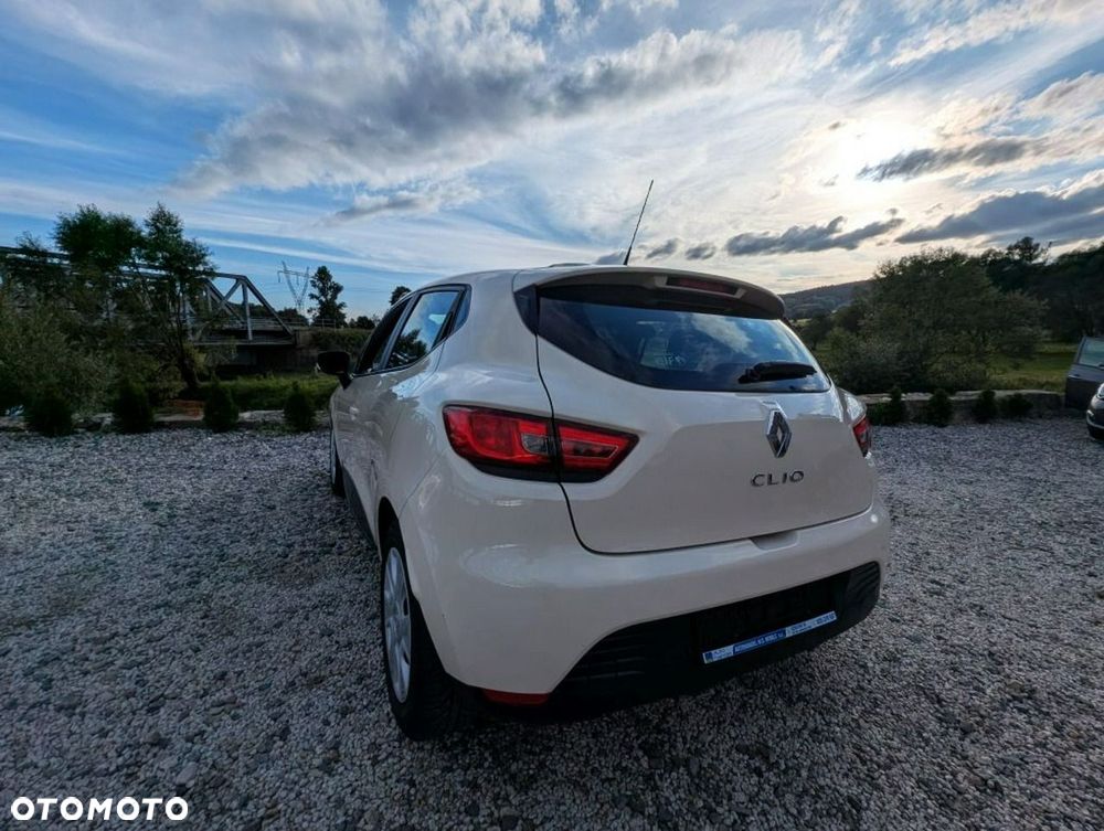 Renault Clio 1.2 16V 75 Expression - 9