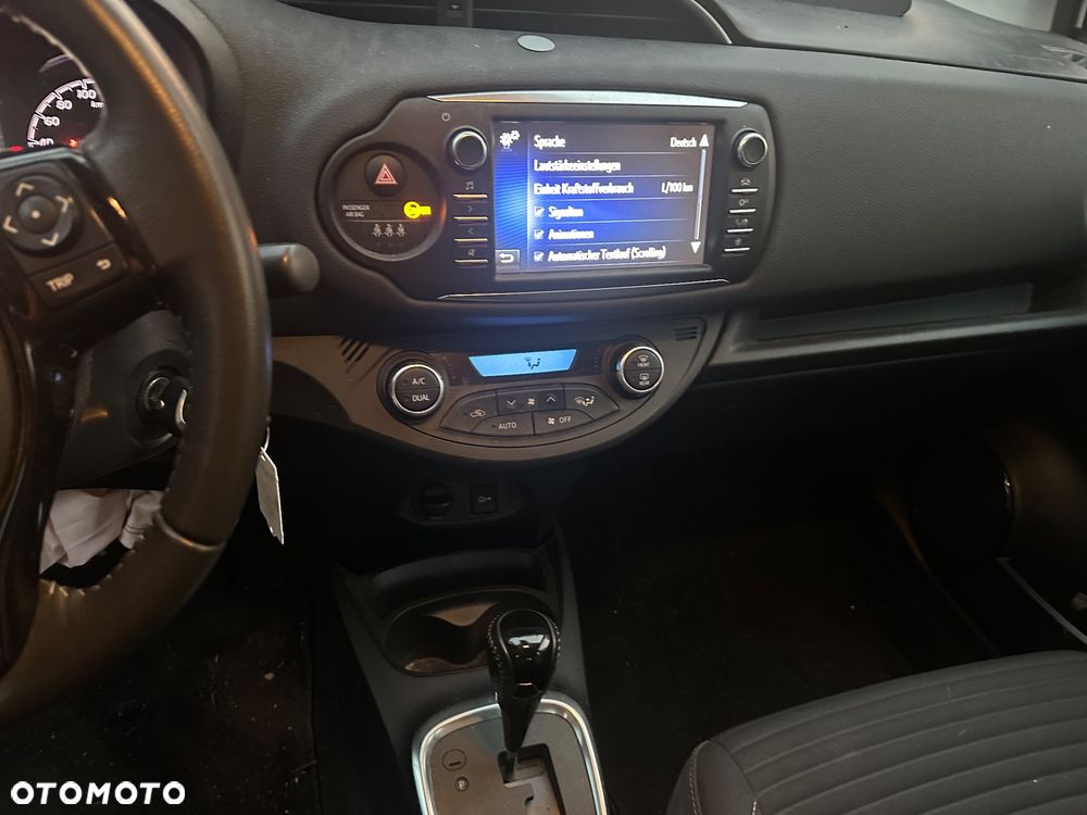 Toyota Yaris 1.5 VVT-i Team Deutschland - 3