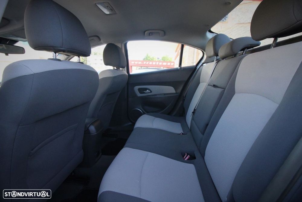 Chevrolet Cruze 1.6 LS - 13