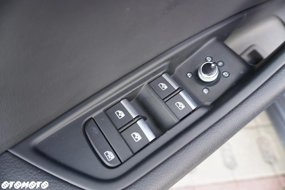 Audi A4 Avant 40 TDI quattro S tronic S line - 36