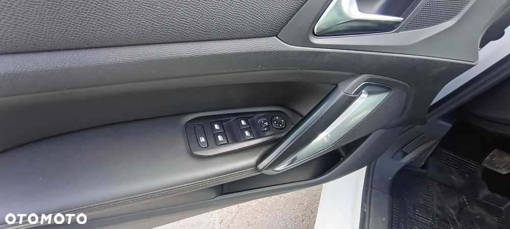 Peugeot 308 BlueHDi 150 EAT6 Stop & Start GT-Line Edition - 29