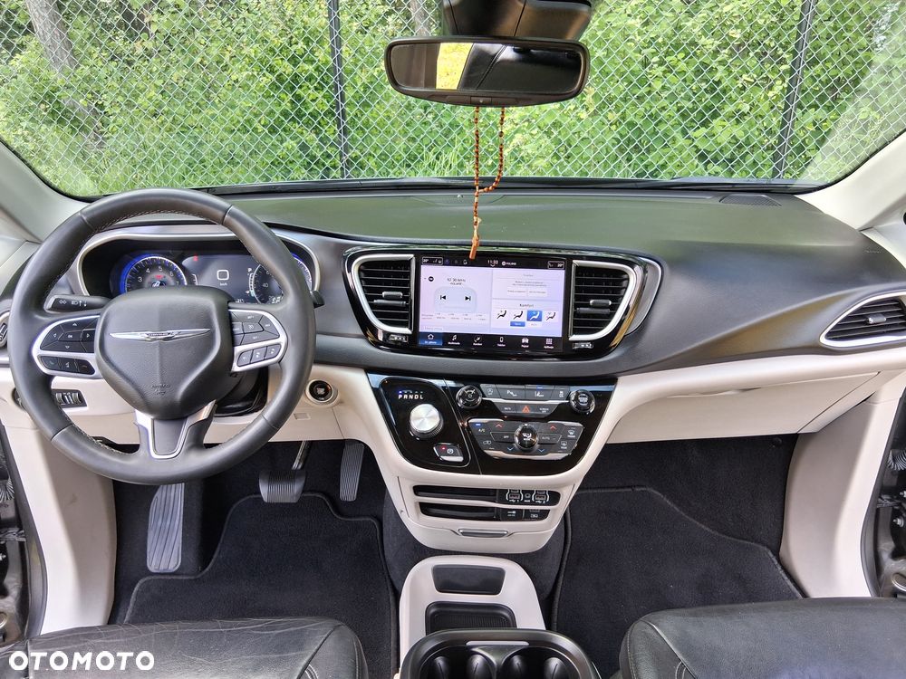 Chrysler Pacifica - 7