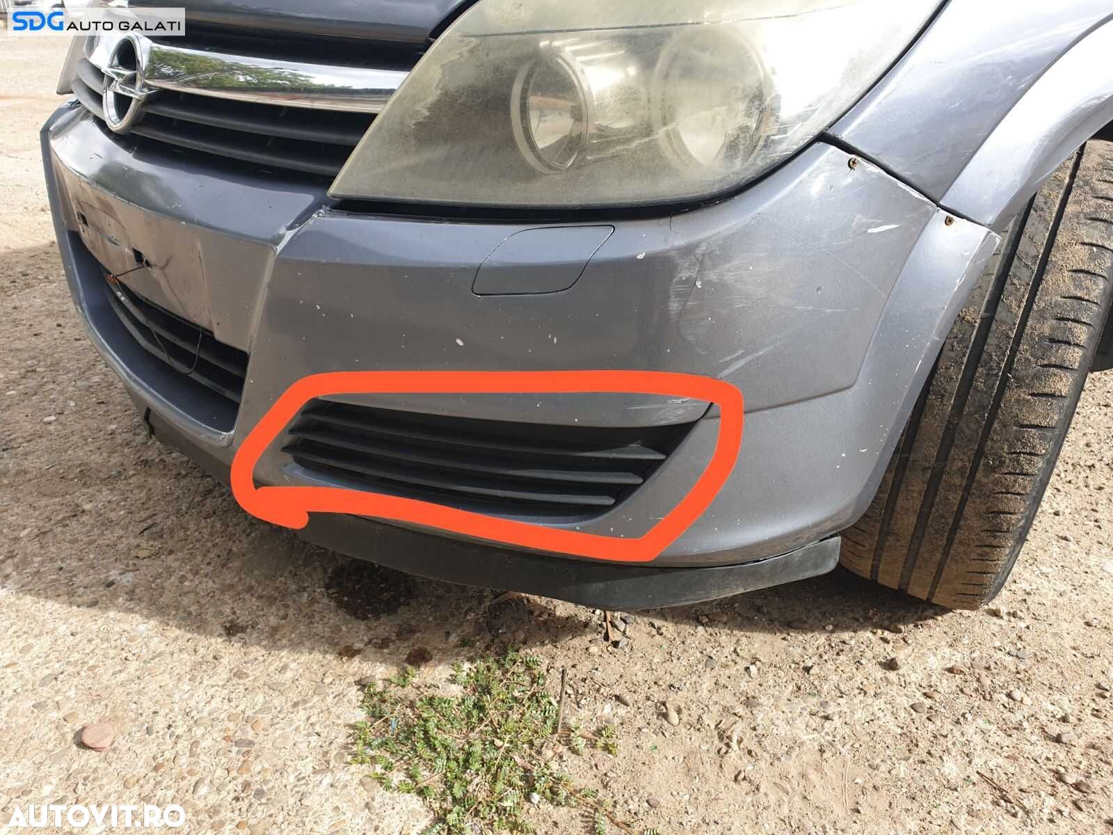 Grila Ornament Stanga de pe Spoiler Bara Fata Opel Astra H 2004 - 2007 - 1