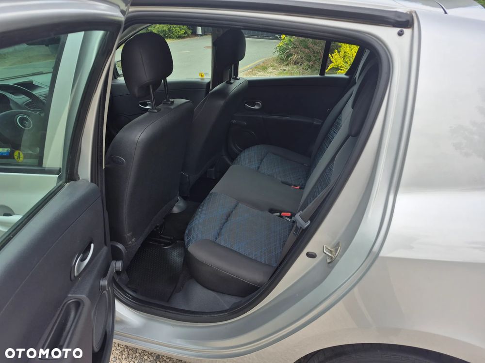 Renault Clio 1.2 16V Expression - 9