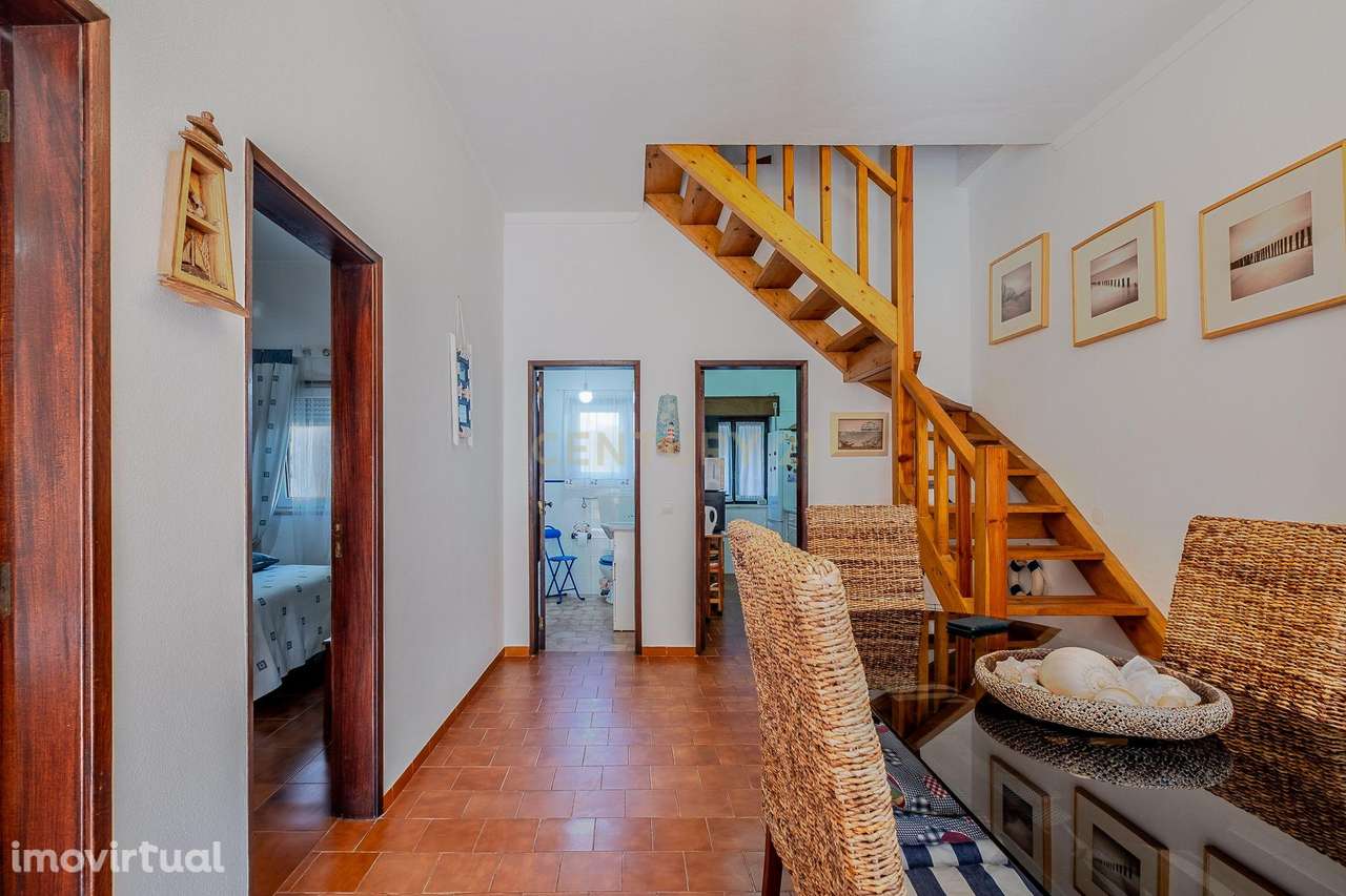 Moradia T4 em Santa Cruz, com excelente localização - Grande imagem: 5/32