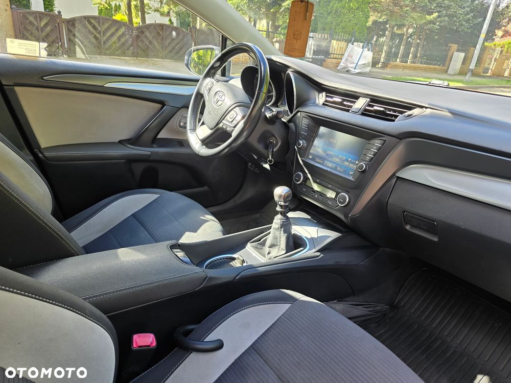 Toyota Avensis 1.8 Premium - 12