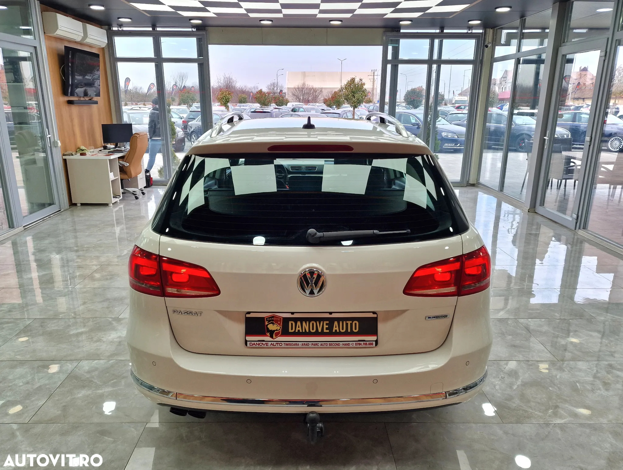 Volkswagen Passat Variant 2.0 TDI BlueMotion Technology DSG Comfortline - 11