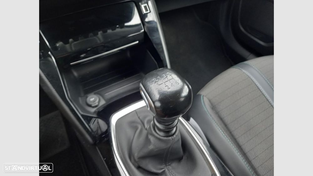 Peugeot 2008 1.2 PureTech Allure - 23