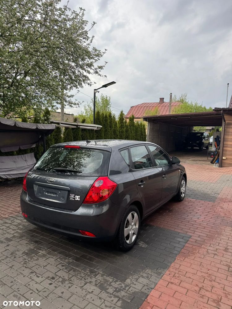 Kia Ceed - 4