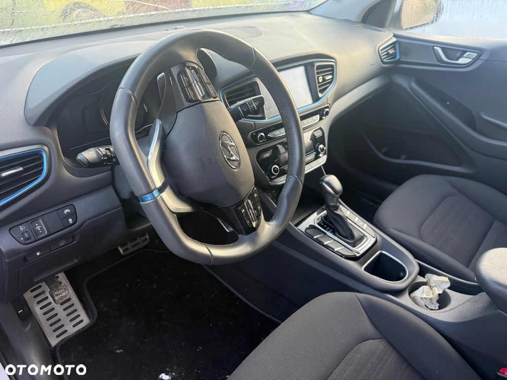 Hyundai IONIQ - 7