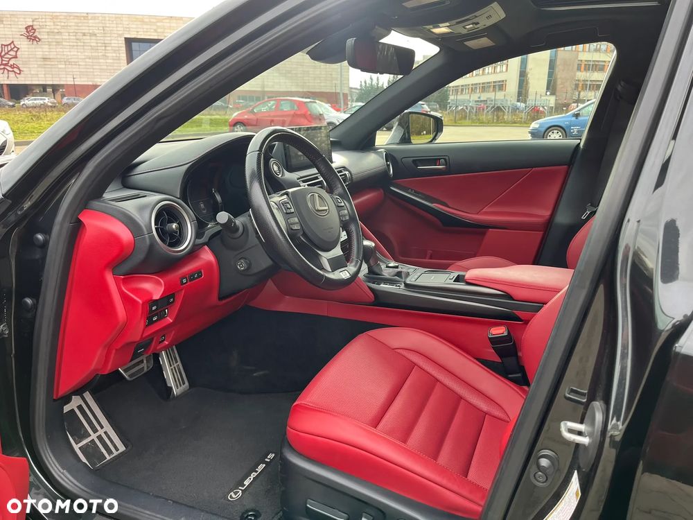 Lexus IS - 30