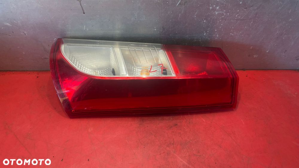 DACIA DOKKER  LEWA TYLNA LAMPA - 1