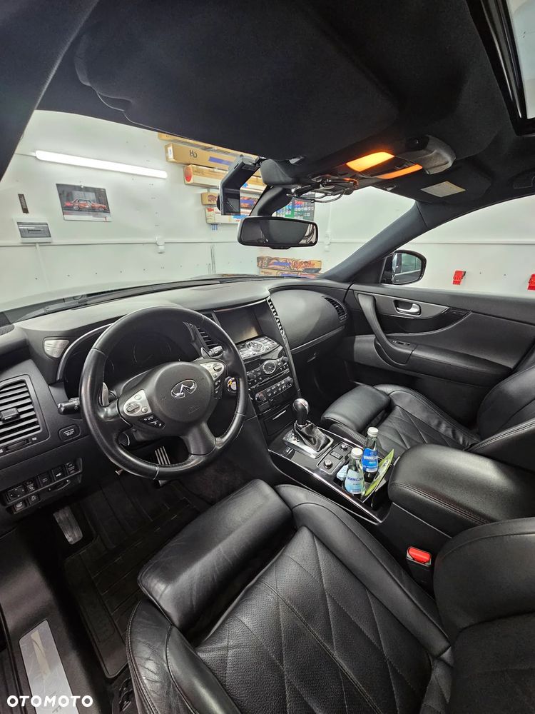 Infiniti QX70 - 11