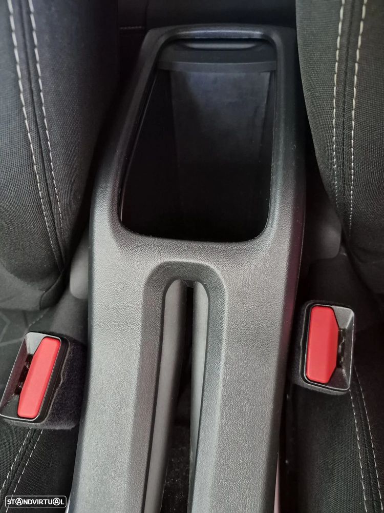 Peugeot 2008 1.2 PureTech Style - 31
