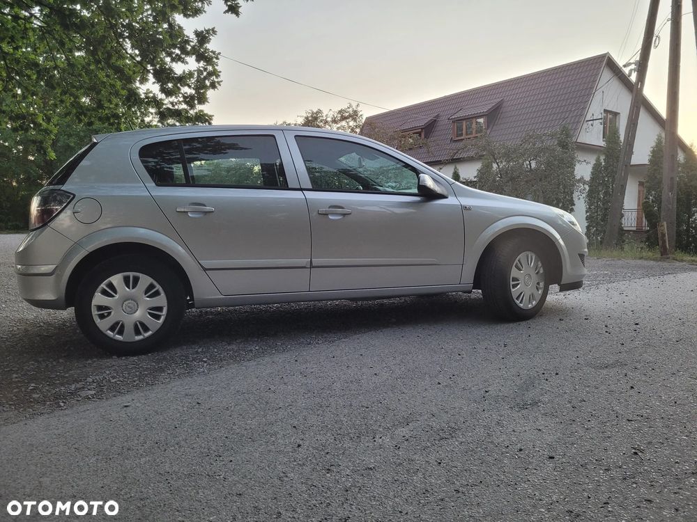 Opel Astra 1.6 Innovation - 22